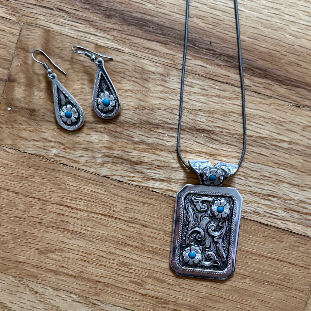 Elegant Silver And Turquoise Jewelry Set 26$